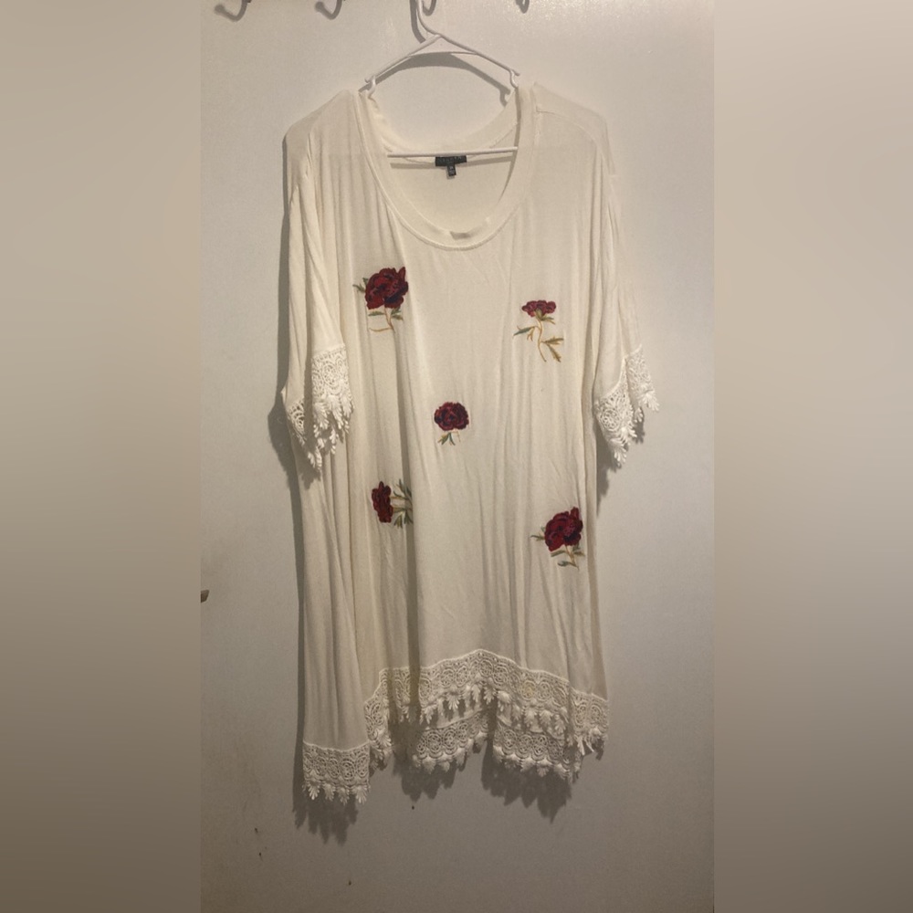 White shirt with roses and lace